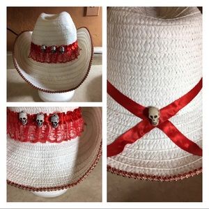 Cowboy/Biker- hat hobo / hippy white -red/ skulls